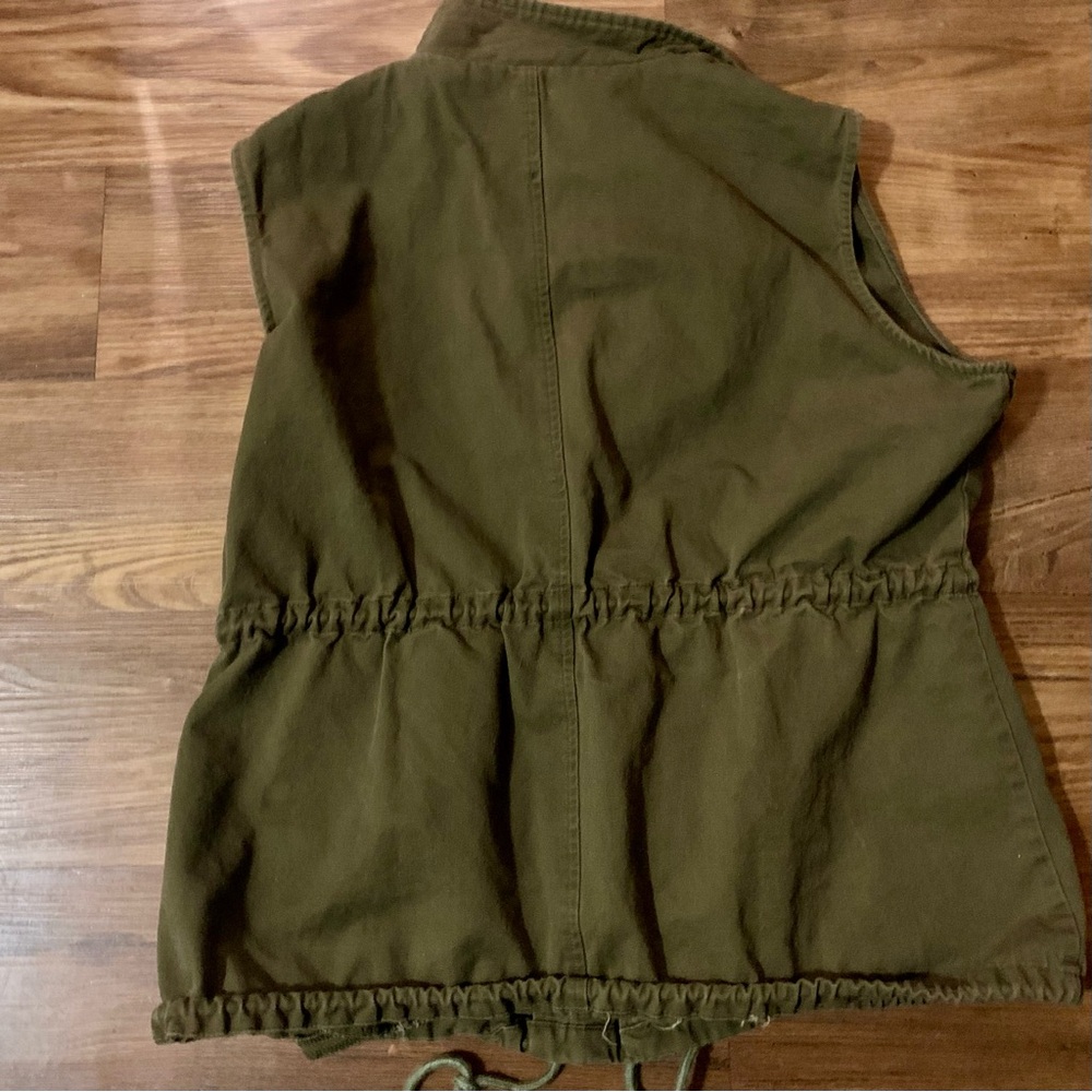Army Green Utility Vest - Picture 5 of 6